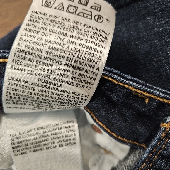 Levis Slight Curve Classic Boot Cut Jeans - Size 6 - Picture 10 of 13